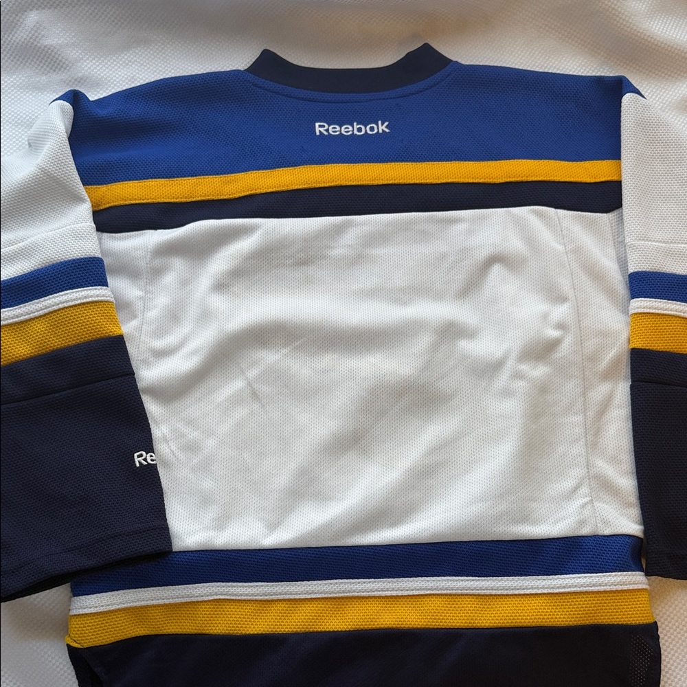 Reebok White and Blue Hockey Jersey. -Small - Picture 7 of 7